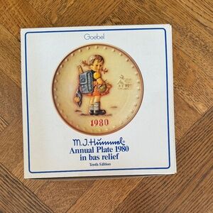 VINTAE AND COLLECTIBLE 🤩Goebel M.J. Hummel 1980 Annual Plate